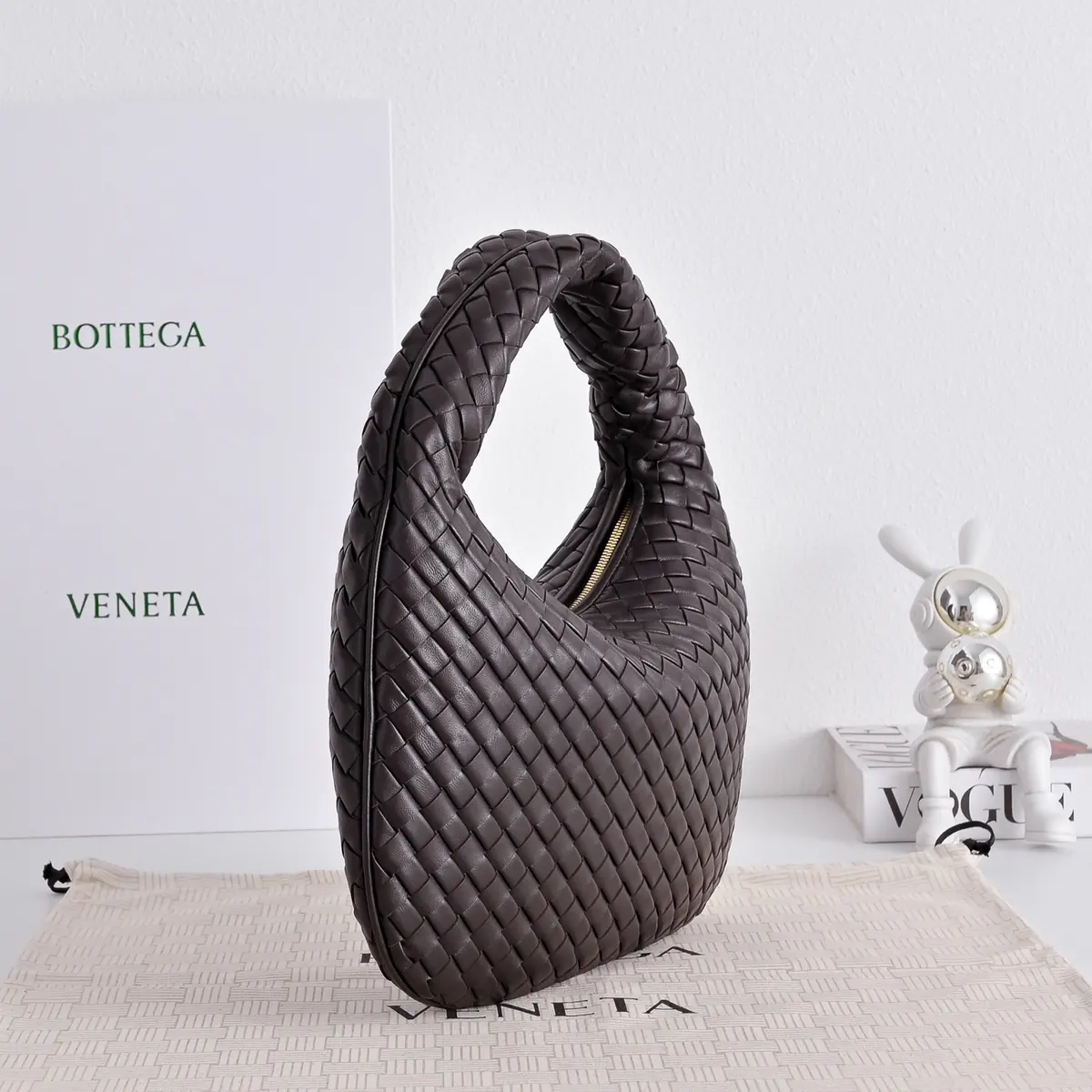 Bottega Veneta Style Leather Shoulder Bag Lookbook Reference image 2