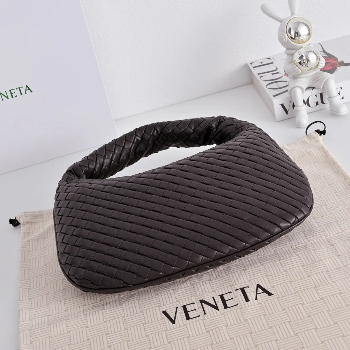 Bottega Veneta Style Leather Shoulder Bag Lookbook Reference image 3