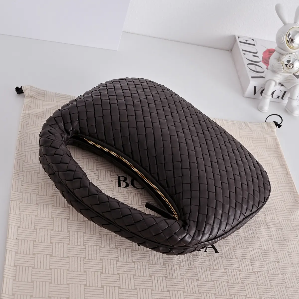 Bottega Veneta Style Leather Shoulder Bag Lookbook Reference image 4