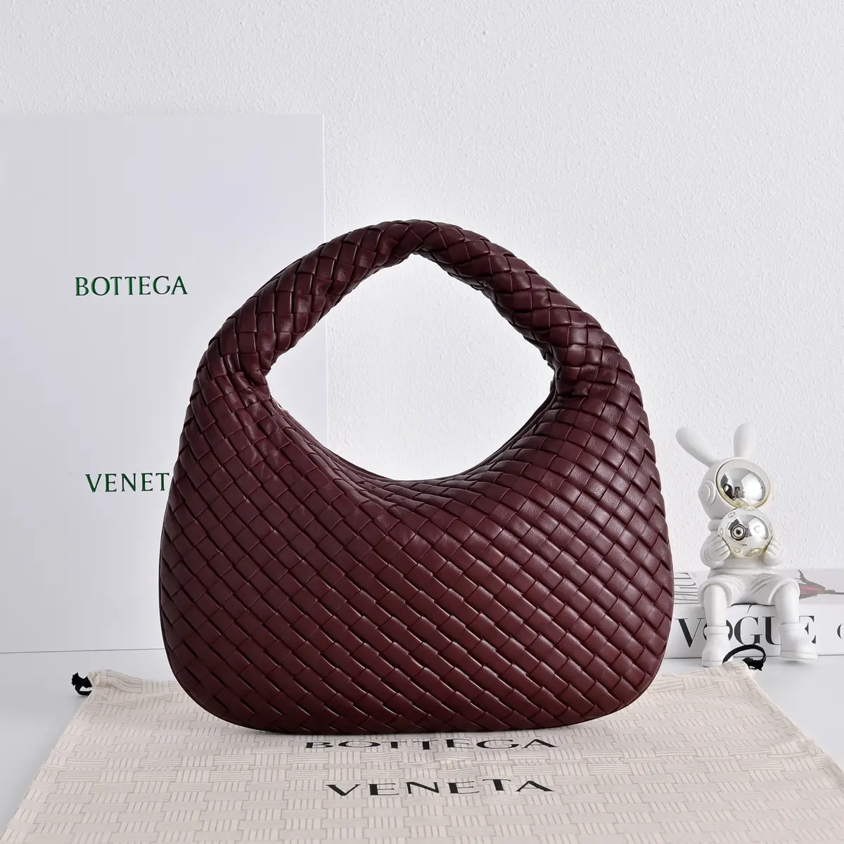 Bottega Veneta Style Leather Shoulder Bag Lookbook Reference image 1