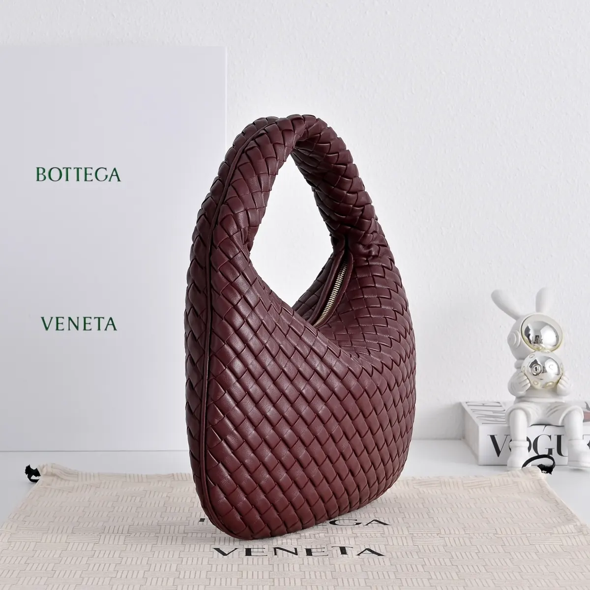 Bottega Veneta Style Leather Shoulder Bag Lookbook Reference image 2