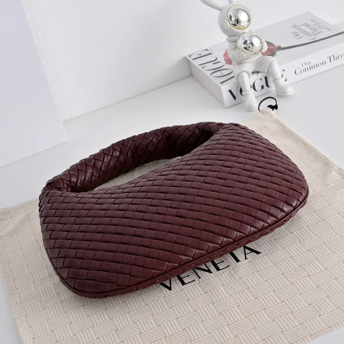 Bottega Veneta Style Leather Shoulder Bag Lookbook Reference image 3