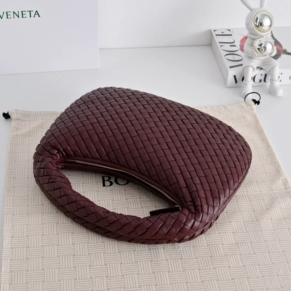 Bottega Veneta Style Leather Shoulder Bag Lookbook Reference image 4
