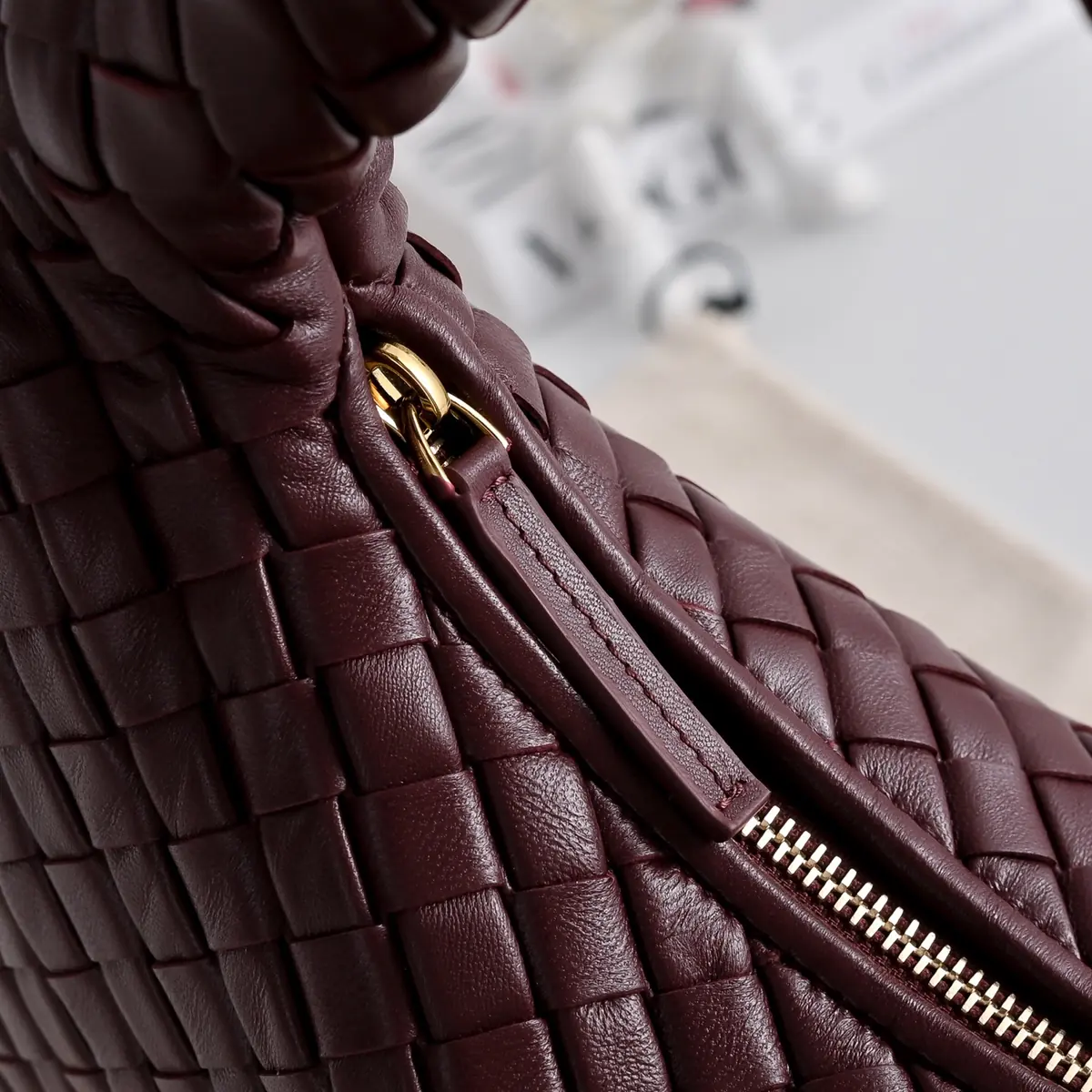 Bottega Veneta Style Leather Shoulder Bag Lookbook Reference image 6