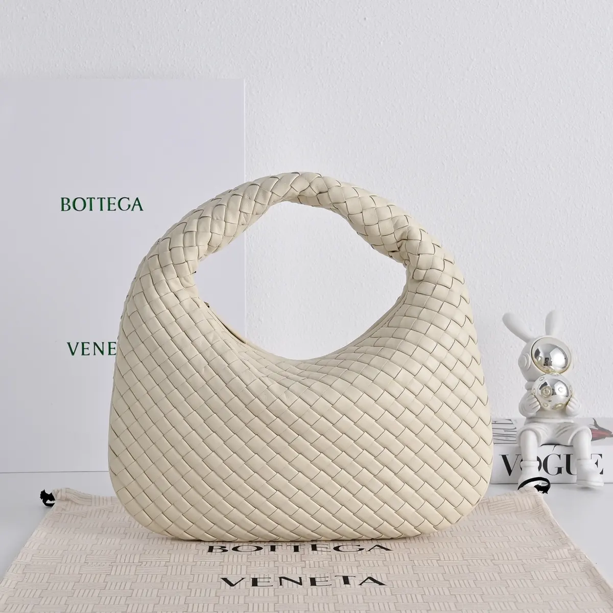 Bottega Veneta Style Leather Shoulder Bag Lookbook Reference image 1