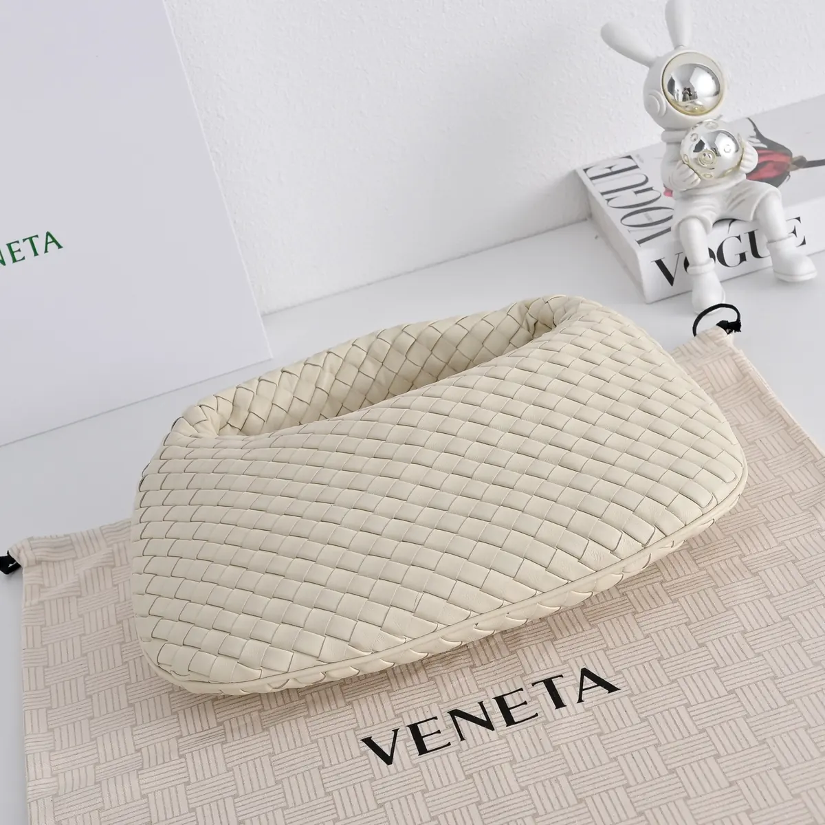 Bottega Veneta Style Leather Shoulder Bag Lookbook Reference image 3
