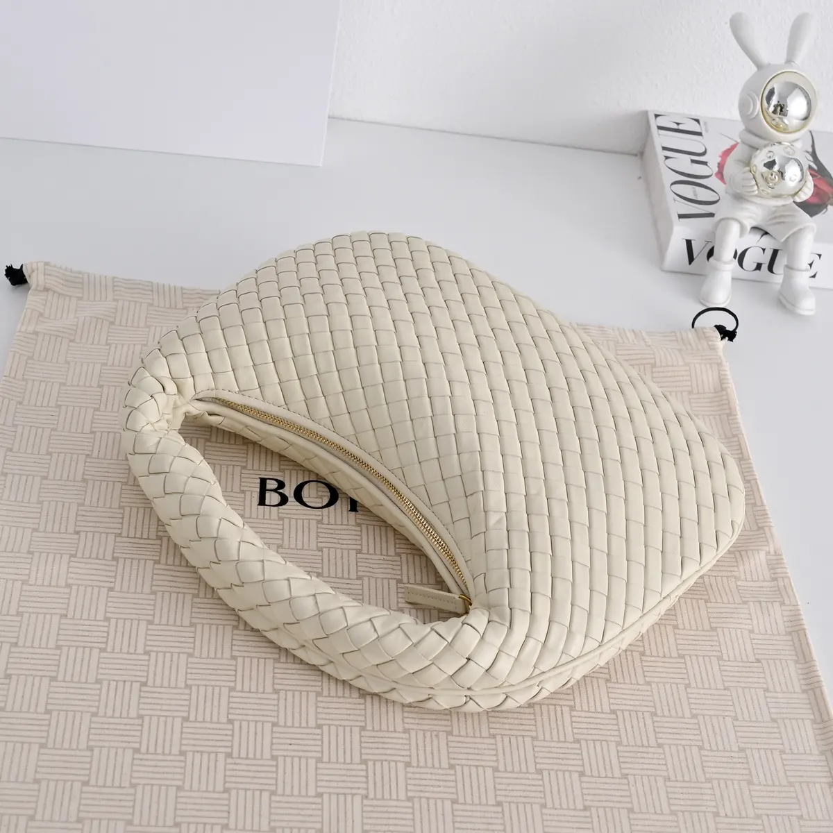 Bottega Veneta Style Leather Shoulder Bag Lookbook Reference image 4