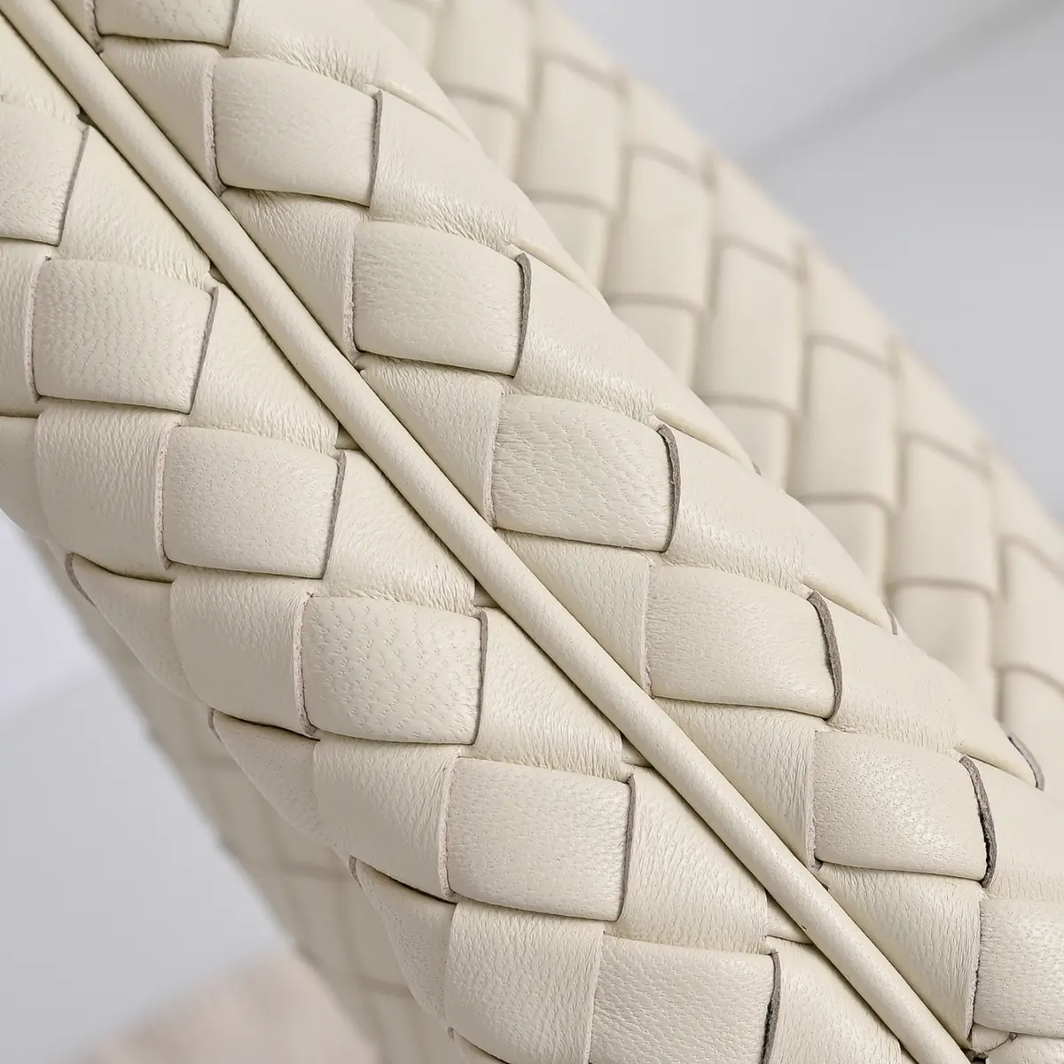 Bottega Veneta Style Leather Shoulder Bag Lookbook Reference image 5