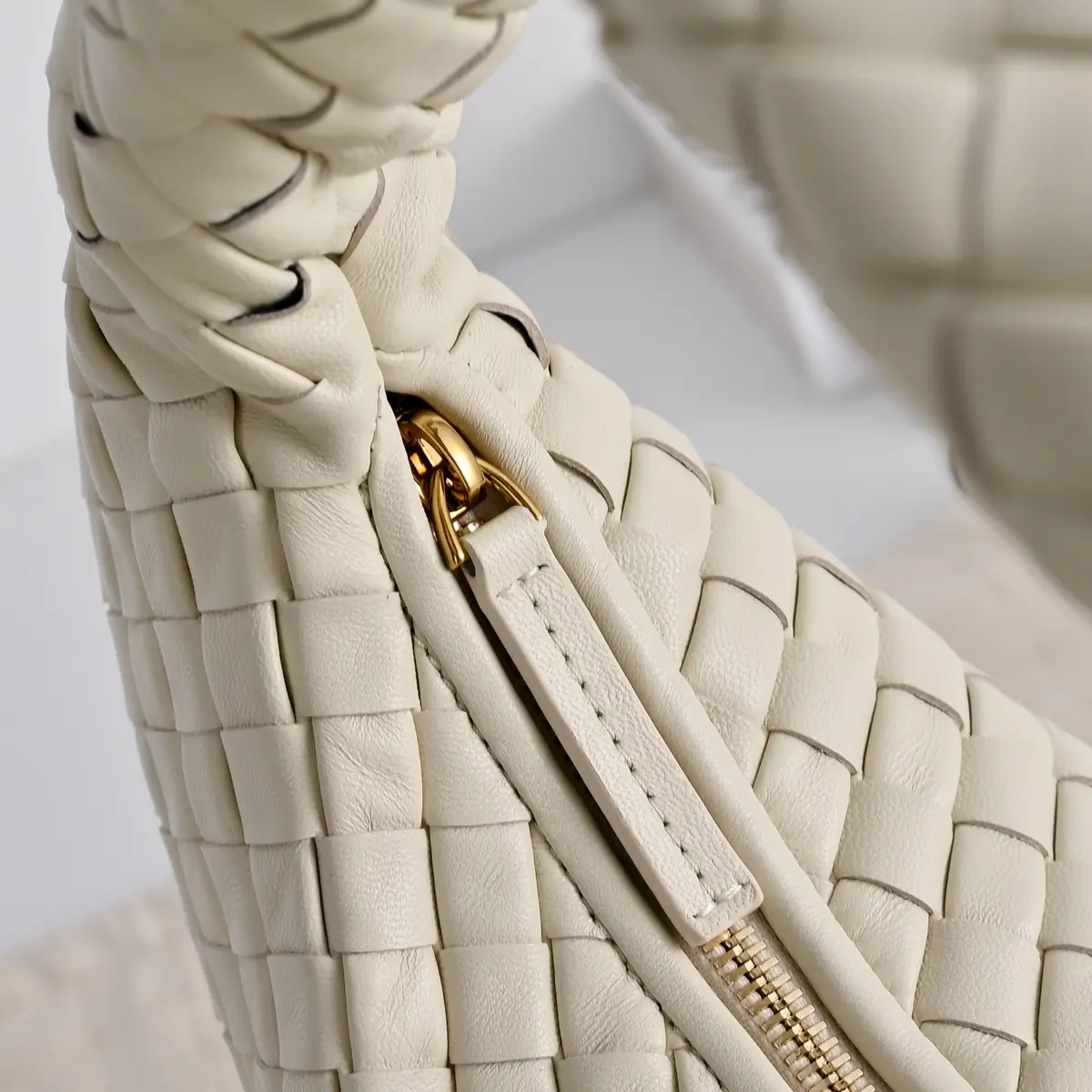 Bottega Veneta Style Leather Shoulder Bag Lookbook Reference image 6