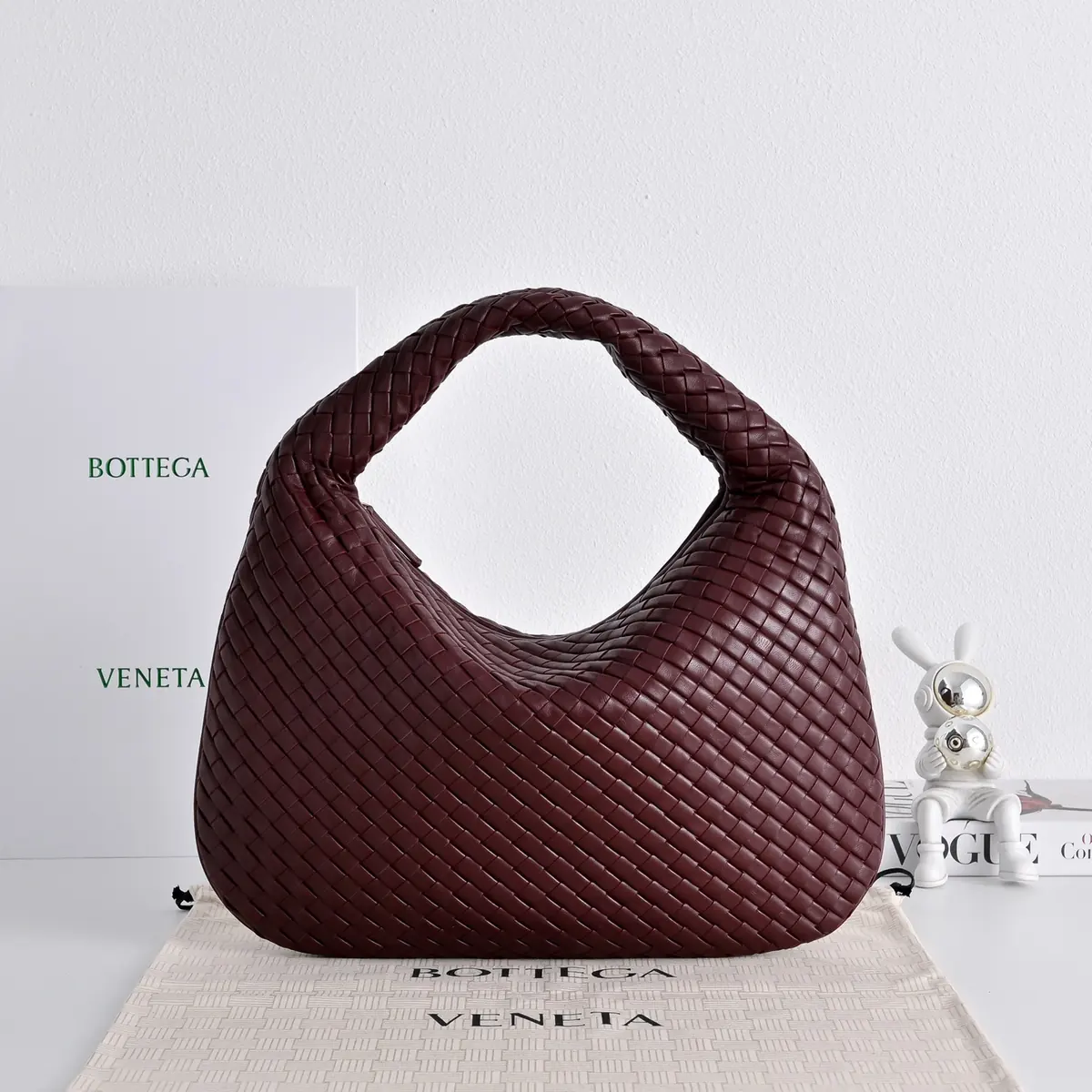 Bottega Veneta Style Leather Shoulder Bag Lookbook Reference image 1