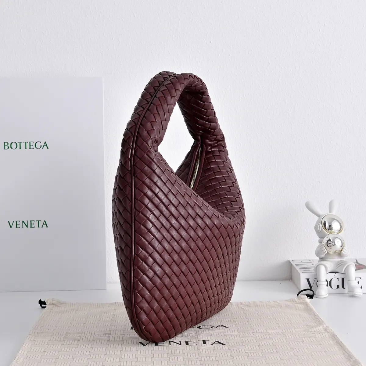 Bottega Veneta Style Leather Shoulder Bag Lookbook Reference image 2