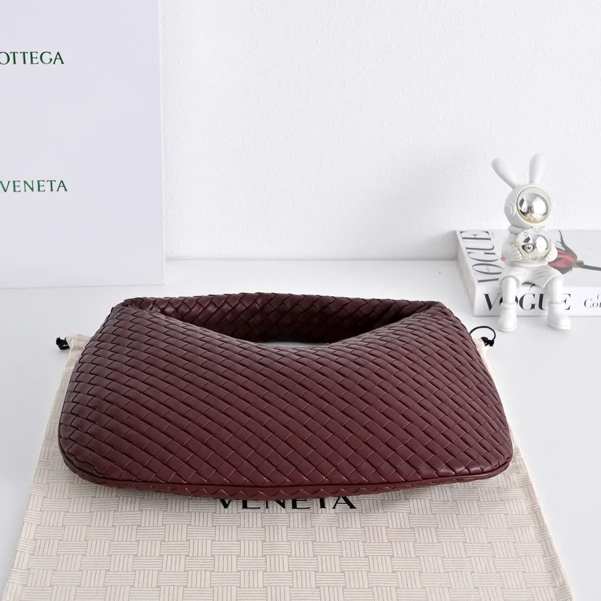 Bottega Veneta Style Leather Shoulder Bag Lookbook Reference image 3