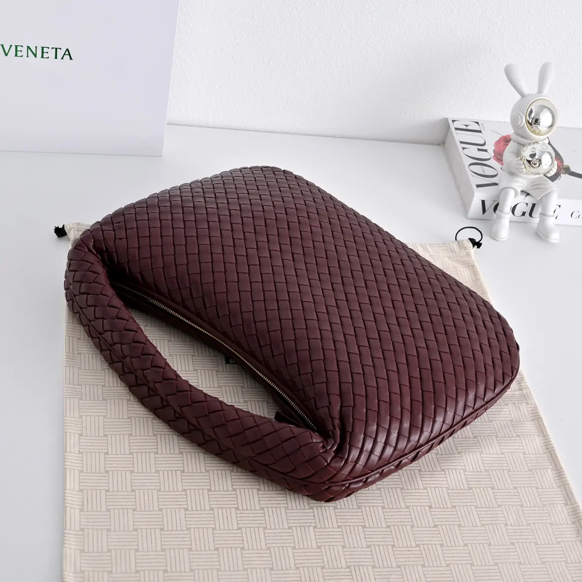 Bottega Veneta Style Leather Shoulder Bag Lookbook Reference image 4