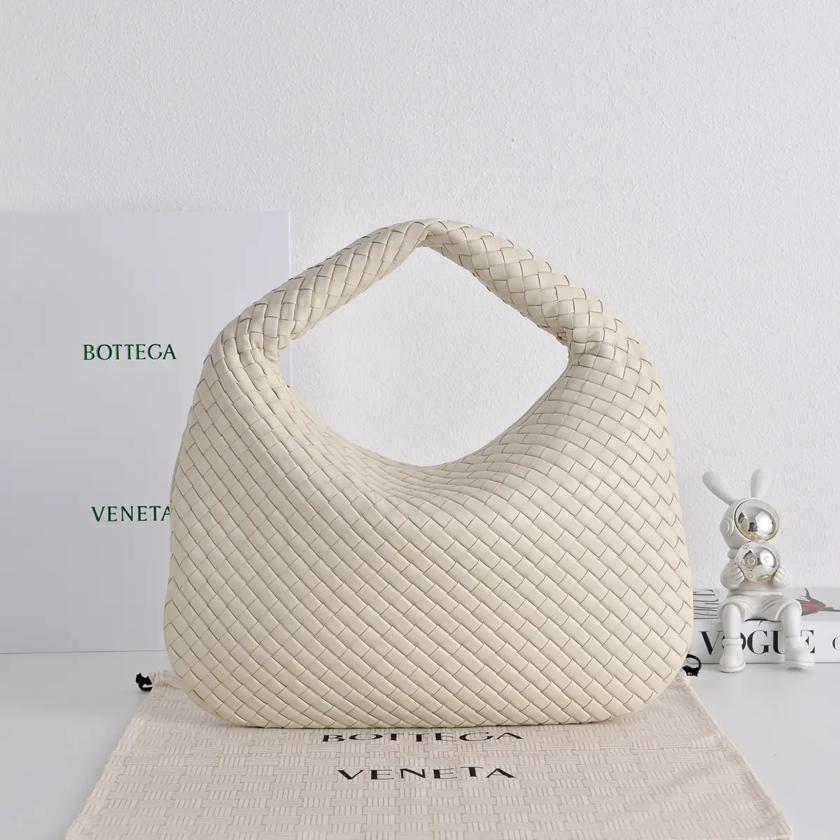 Bottega Veneta Style Leather Shoulder Bag Lookbook Reference image 1