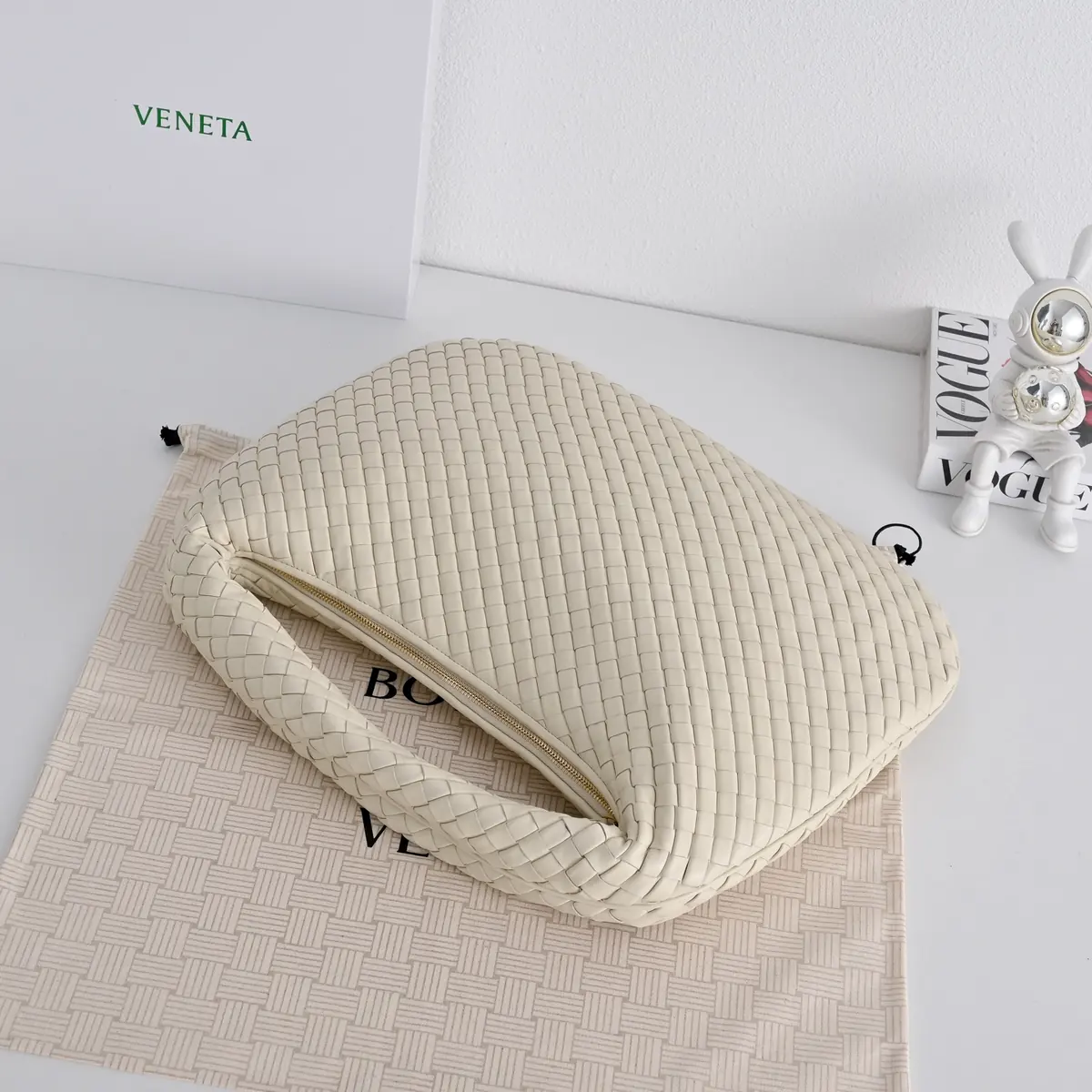 Bottega Veneta Style Leather Shoulder Bag Lookbook Reference image 4