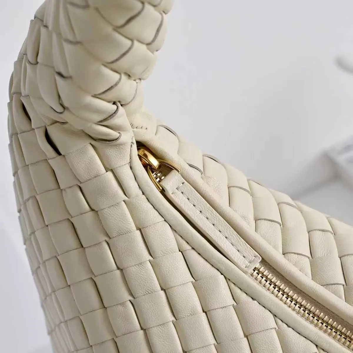 Bottega Veneta Style Leather Shoulder Bag Lookbook Reference image 6