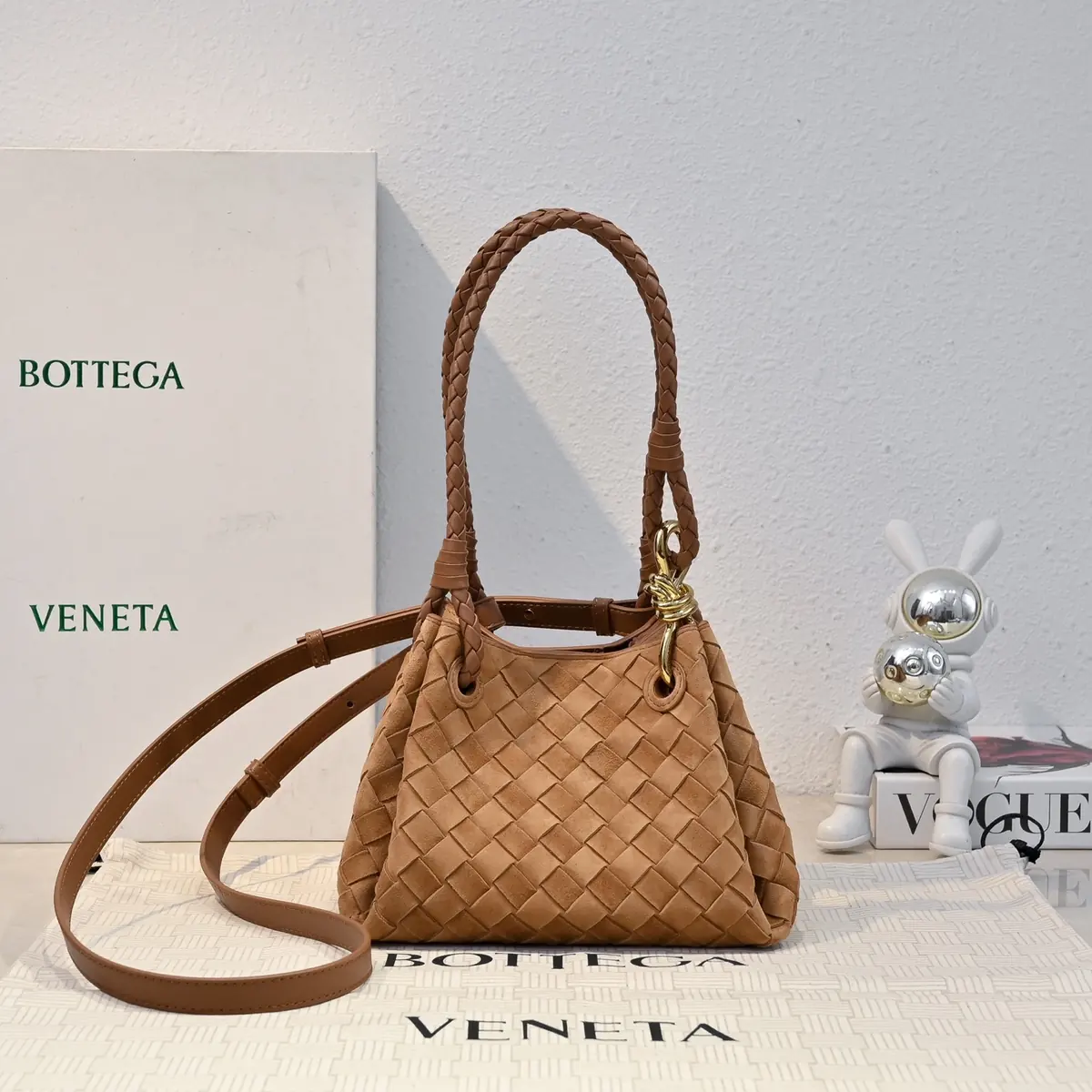 Bottega Veneta Style Leather Shoulder Bag Lookbook Reference image 1