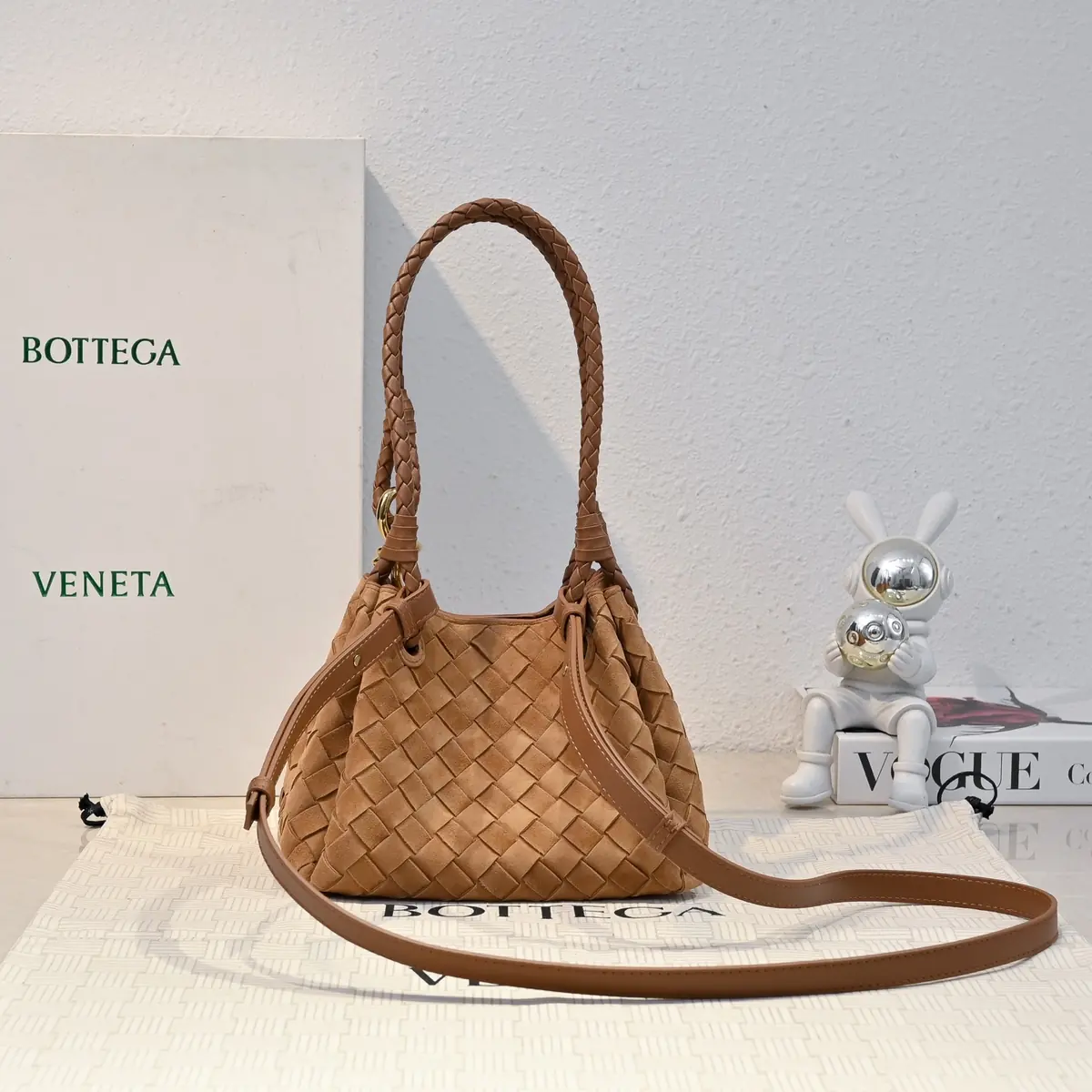 Bottega Veneta Style Leather Shoulder Bag Lookbook Reference image 3