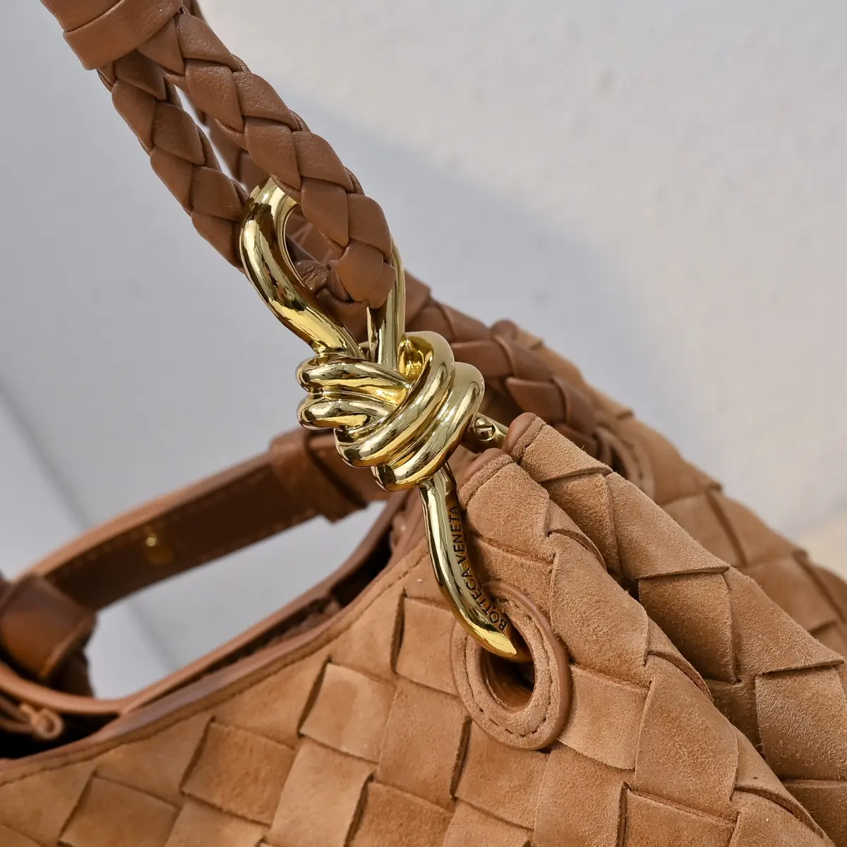 Bottega Veneta Style Leather Shoulder Bag Lookbook Reference image 4
