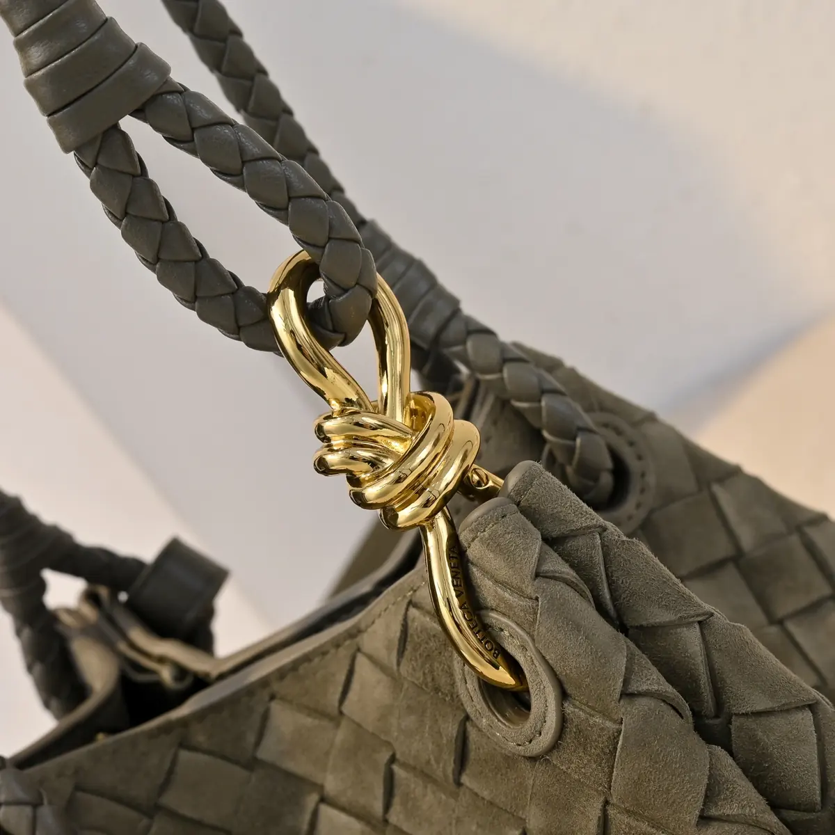 Bottega Veneta Style Leather Shoulder Bag Lookbook Reference image 4