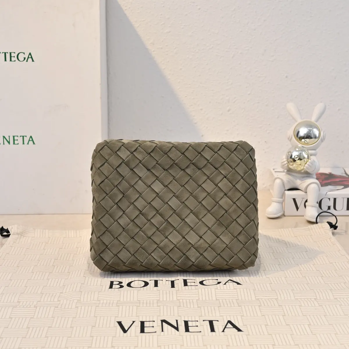 Bottega Veneta Style Leather Shoulder Bag Lookbook Reference image 5