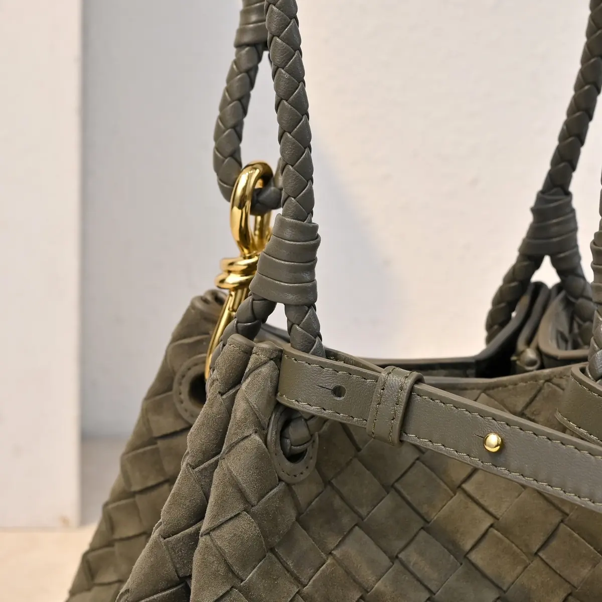 Bottega Veneta Style Leather Shoulder Bag Lookbook Reference image 6