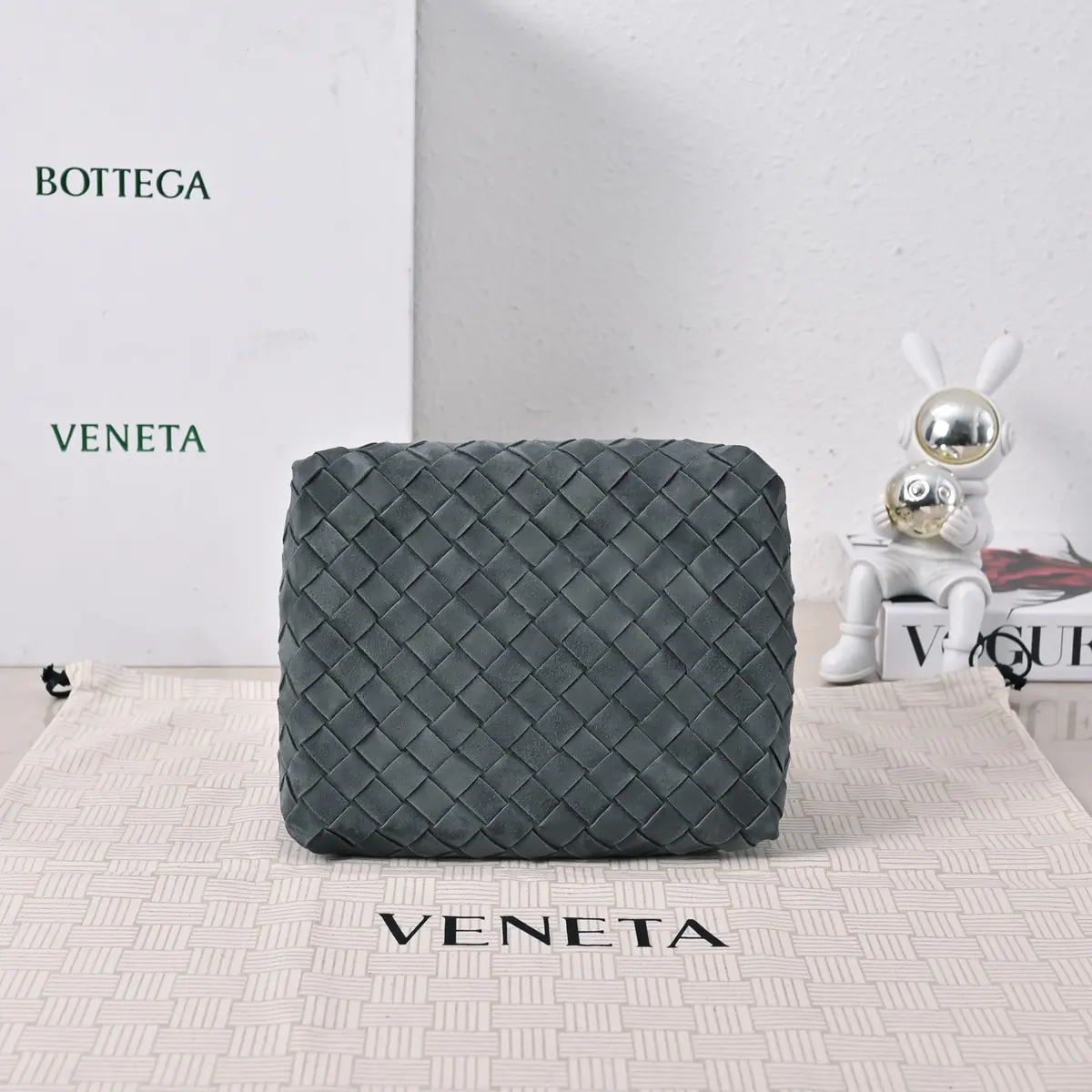 Bottega Veneta Style Leather Shoulder Bag Lookbook Reference image 4