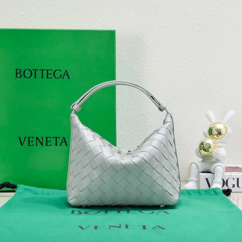 Bottega Veneta Style Leather Shoulder Bag Lookbook Reference image 1