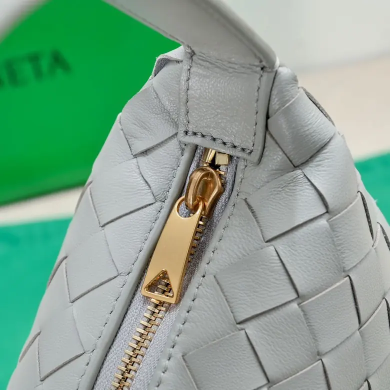 Bottega Veneta Style Leather Shoulder Bag Lookbook Reference image 6