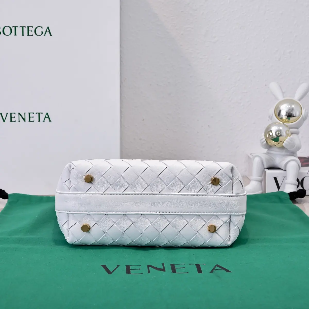 Bottega Veneta Style Leather Shoulder Bag Lookbook Reference image 4