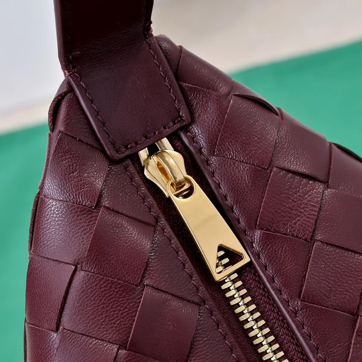 Bottega Veneta Style Leather Shoulder Bag Lookbook Reference image 5