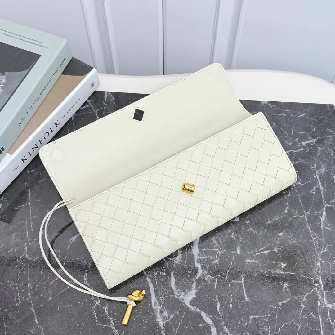 Bottega Veneta Style Leather Top Handle Bag Lookbook Reference image 4