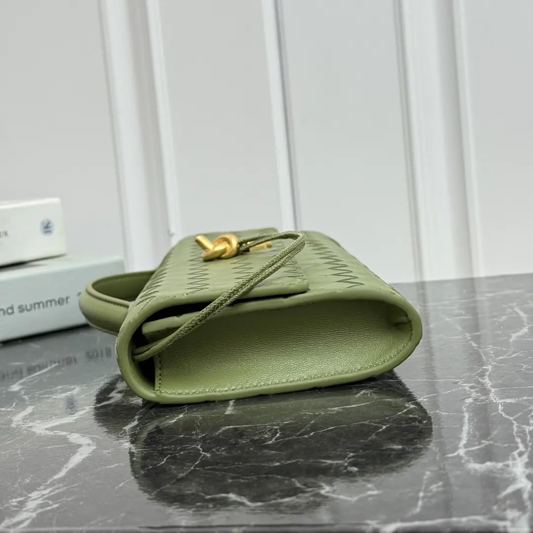 Bottega Veneta Style Leather Top Handle Bag Lookbook Reference image 3