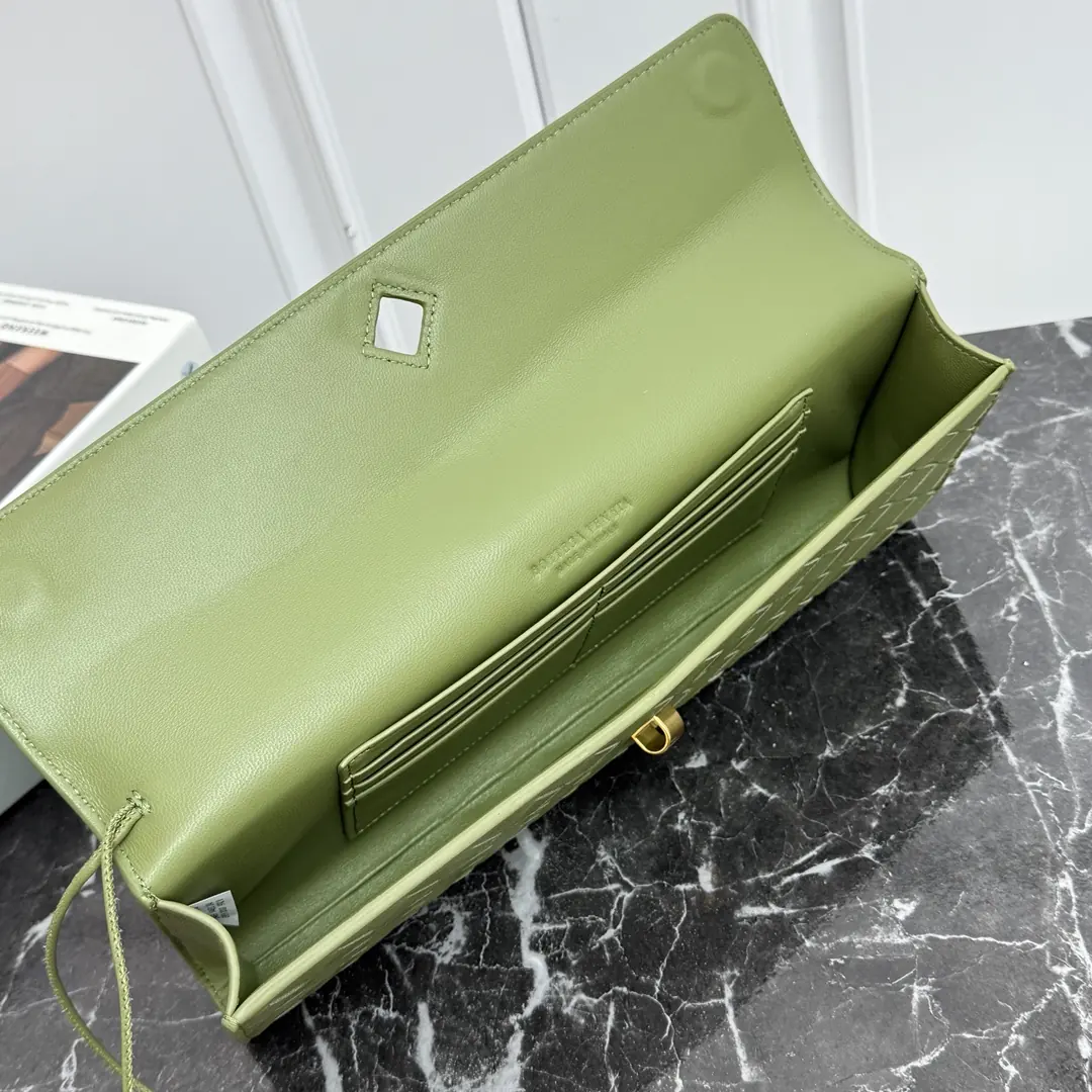 Bottega Veneta Style Leather Top Handle Bag Lookbook Reference image 5