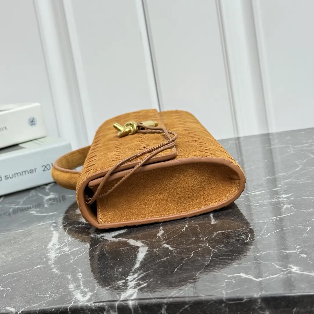 Bottega Veneta Style Leather Top Handle Bag Lookbook Reference image 3