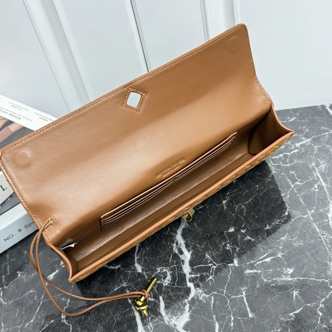 Bottega Veneta Style Leather Top Handle Bag Lookbook Reference image 4