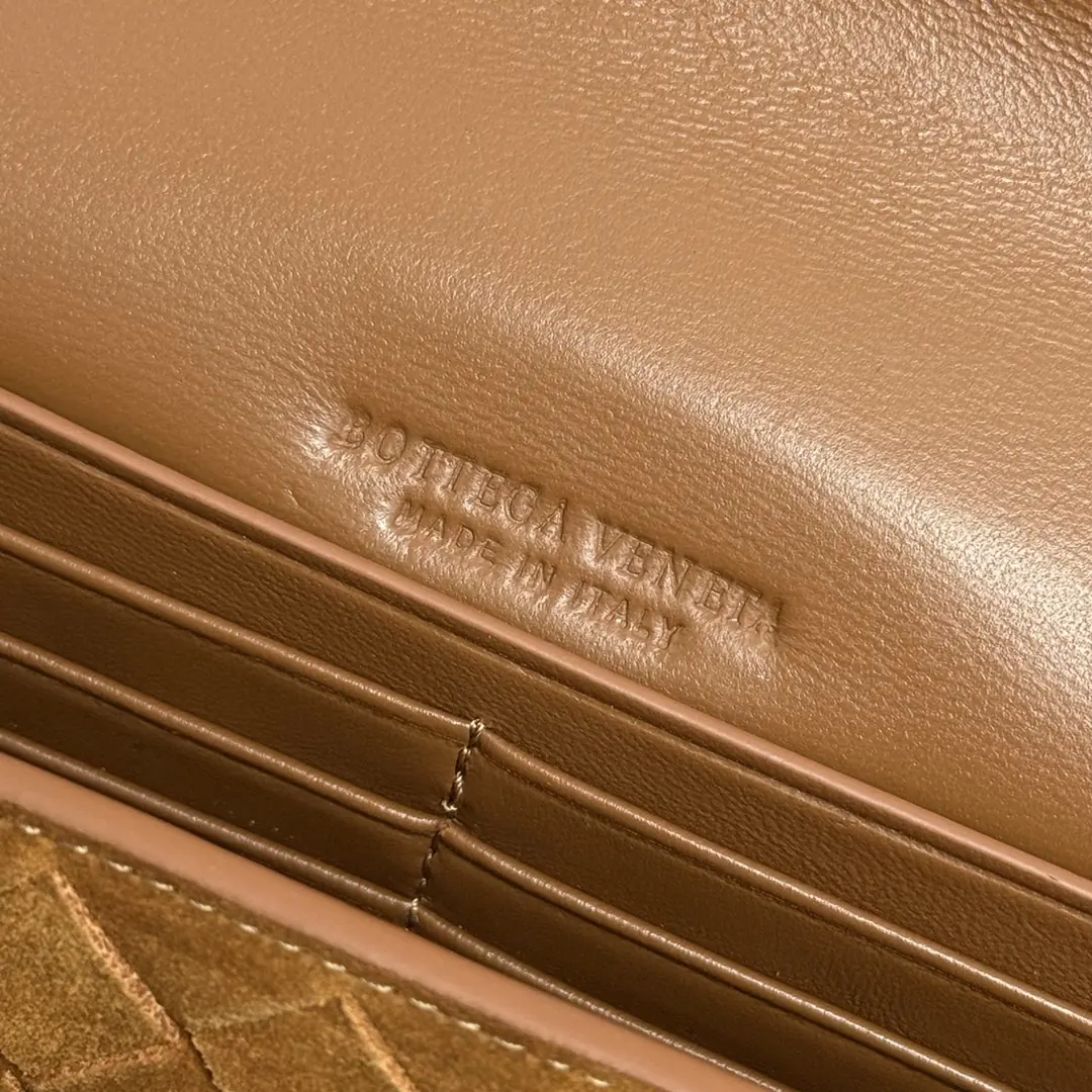 Bottega Veneta Style Leather Top Handle Bag Lookbook Reference image 6