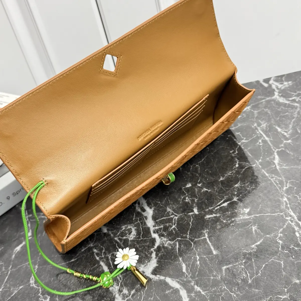Bottega Veneta Style Leather Top Handle Bag Lookbook Reference image 5