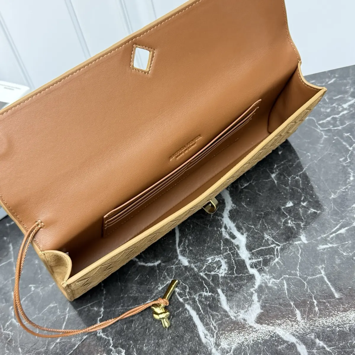 Bottega Veneta Style Leather Top Handle Bag Lookbook Reference image 5
