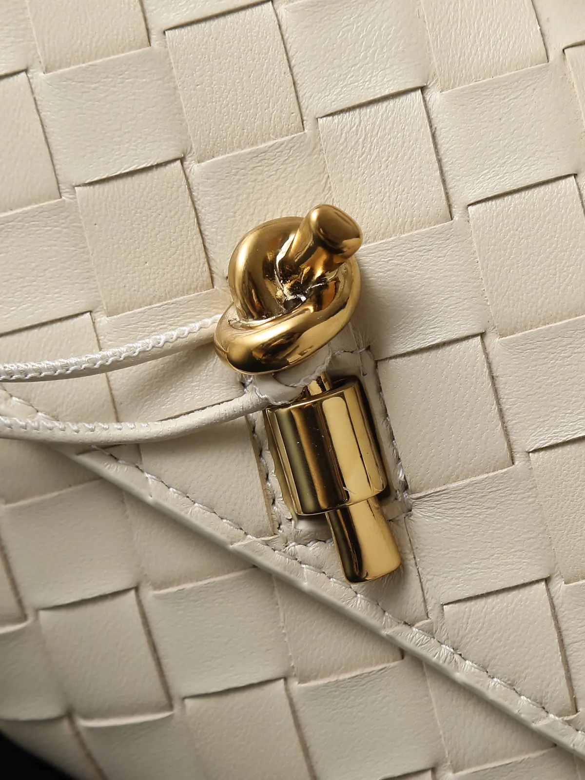 Bottega Veneta Style Leather Top Handle Bag Lookbook Reference image 6