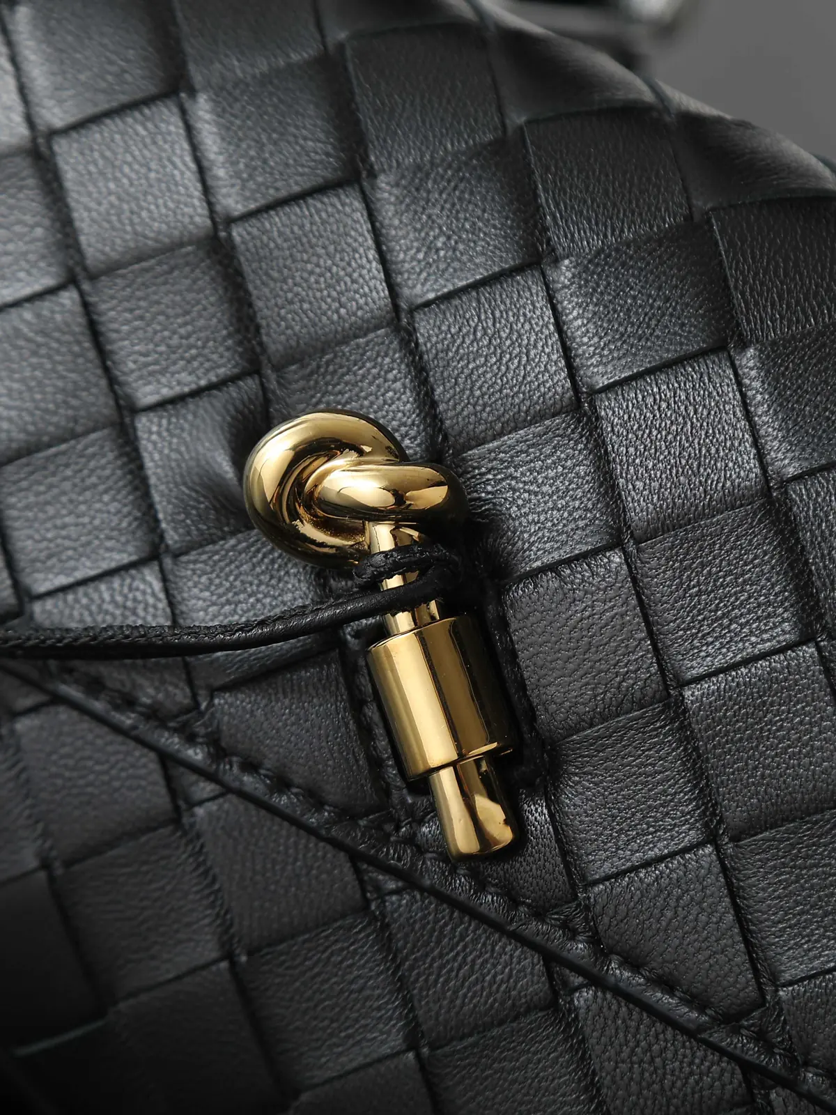 Bottega Veneta Style Leather Top Handle Bag Lookbook Reference image 5