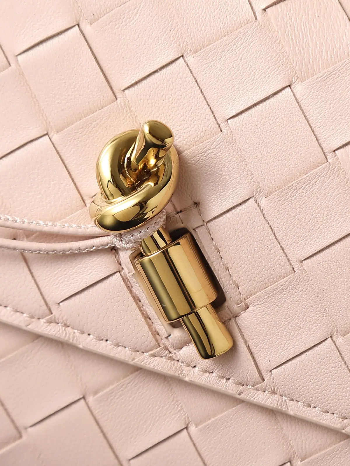 Bottega Veneta Style Leather Top Handle Bag Lookbook Reference image 5