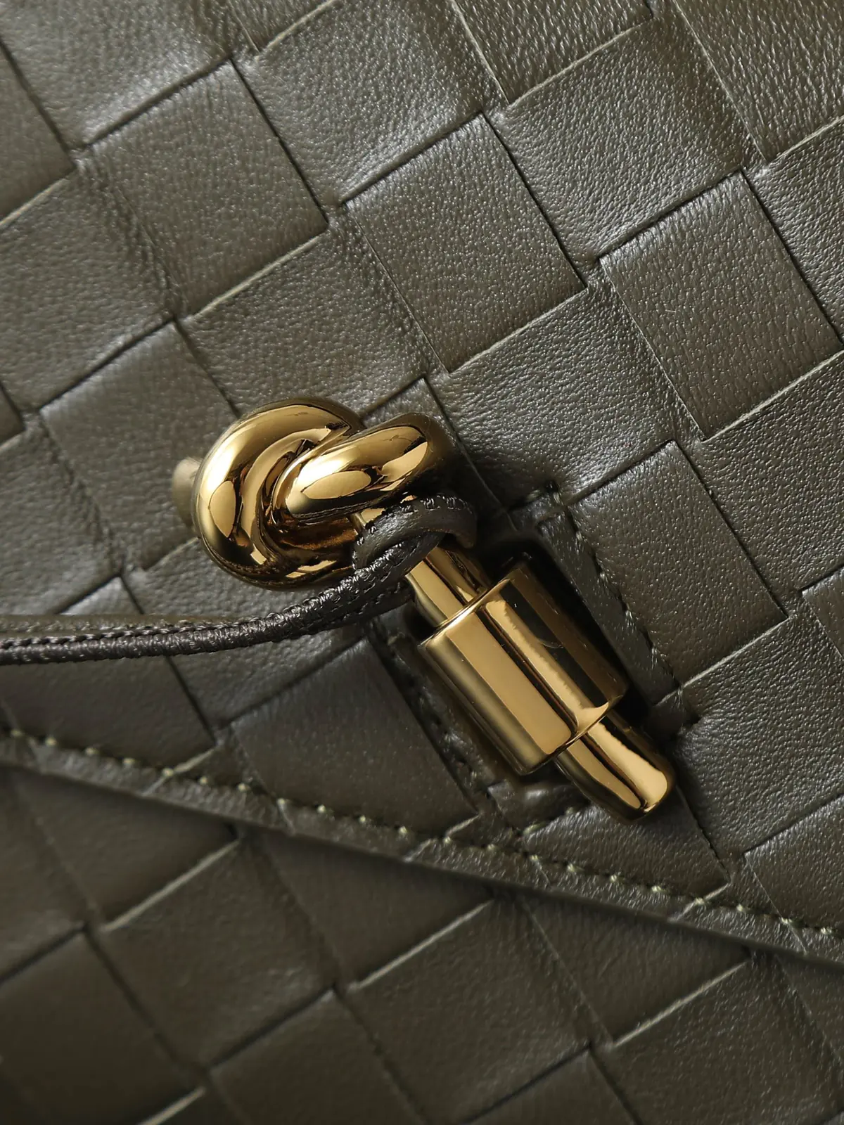 Bottega Veneta Style Leather Top Handle Bag Lookbook Reference image 5