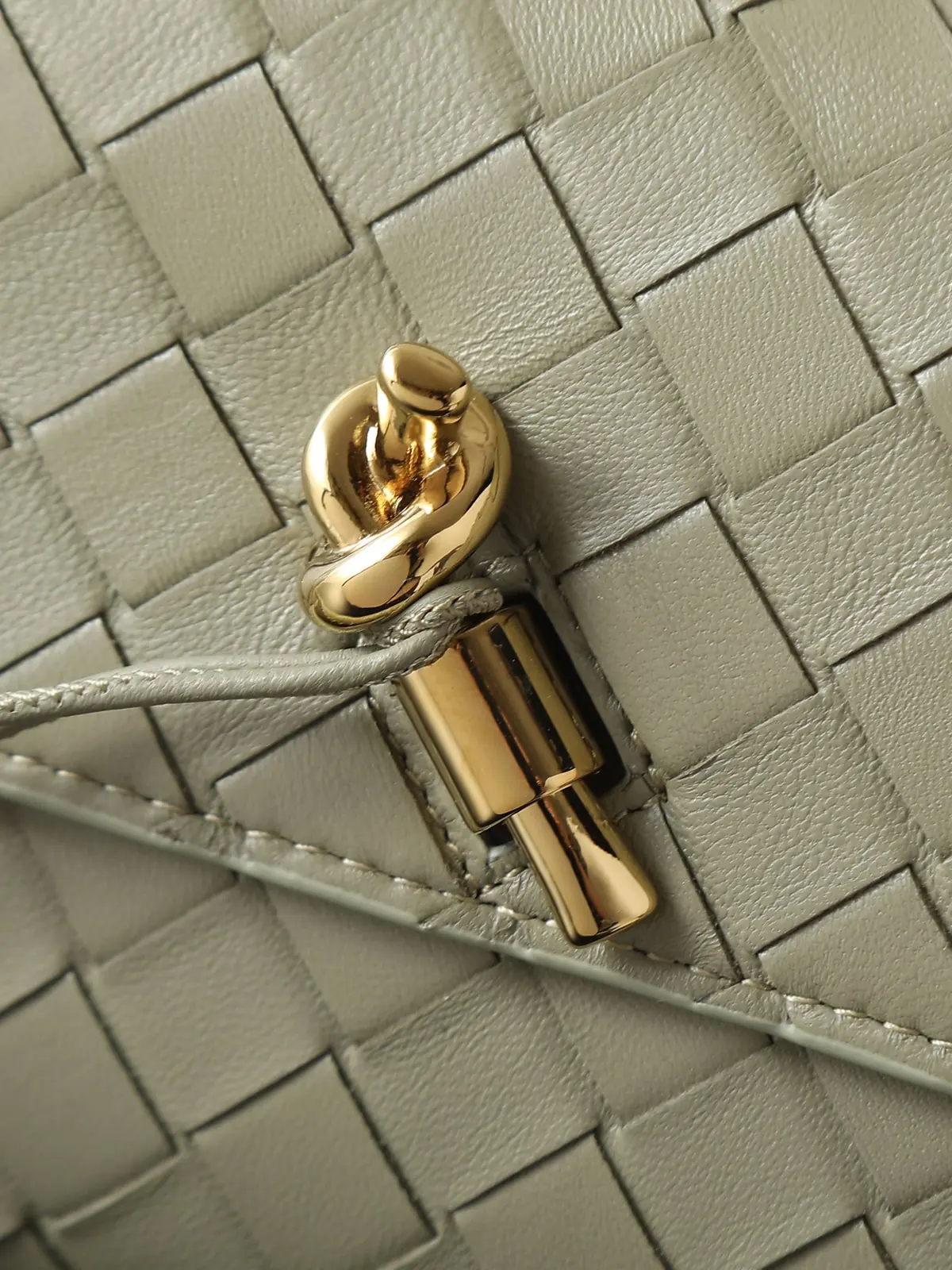 Bottega Veneta Style Leather Top Handle Bag Lookbook Reference image 5