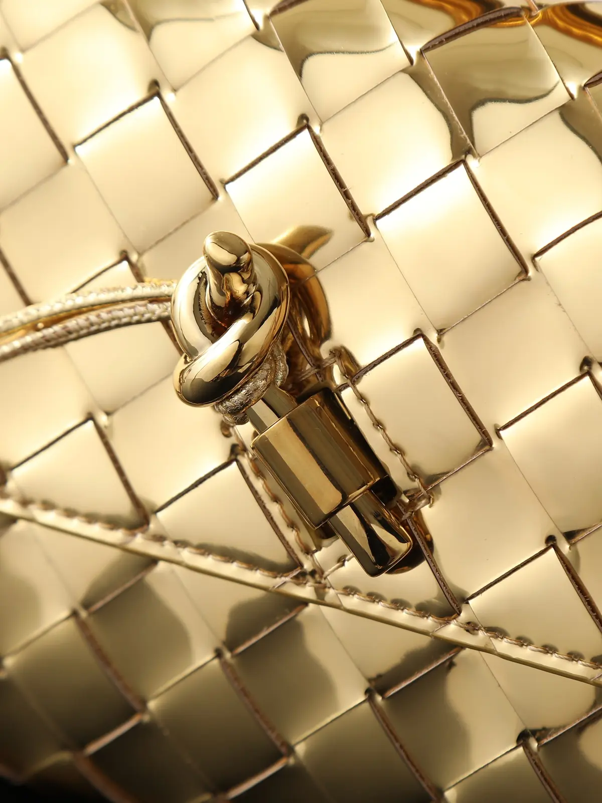 Bottega Veneta Style Leather Top Handle Bag Lookbook Reference image 6