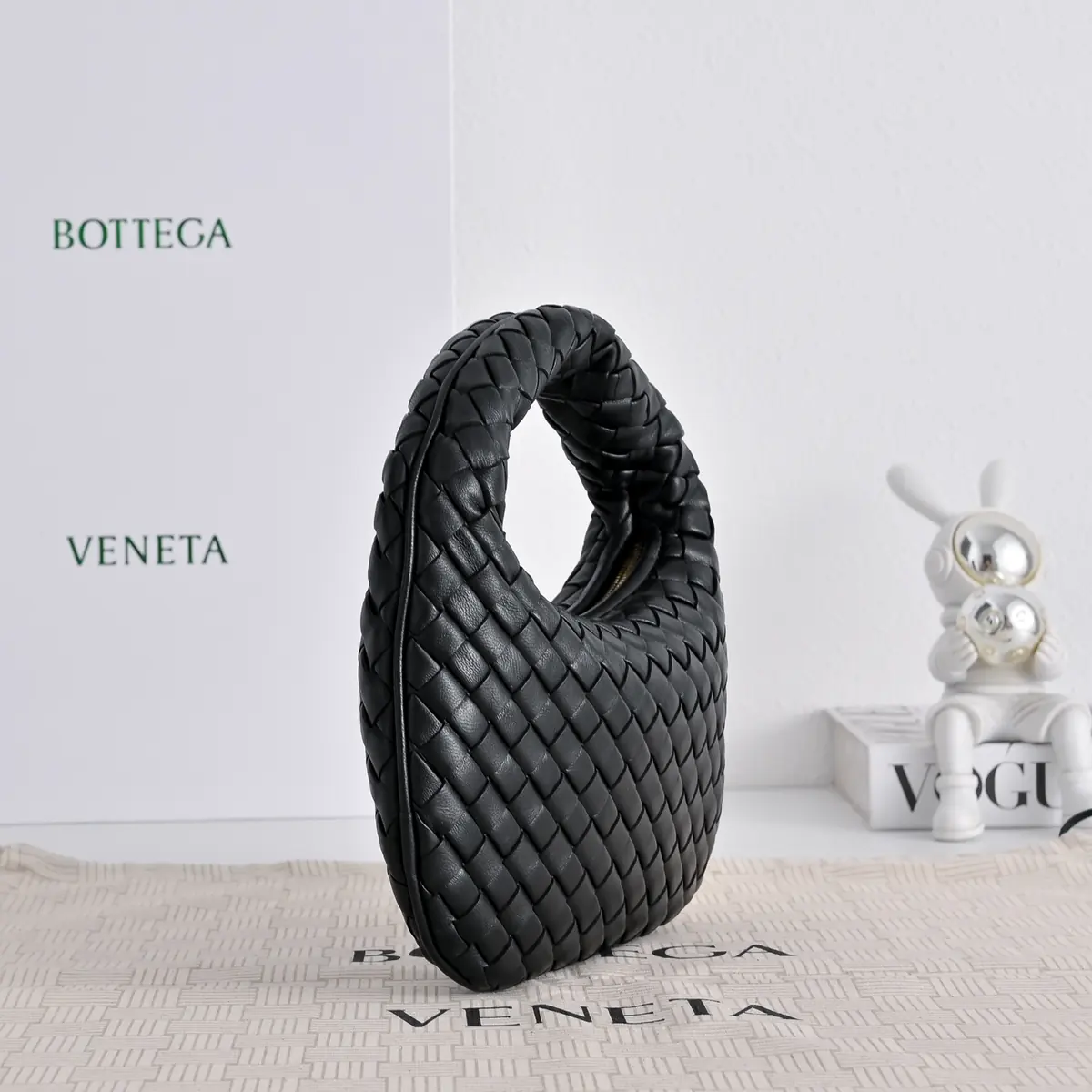 Bottega Veneta Style Pink Leather Wallet Lookbook Reference image 2
