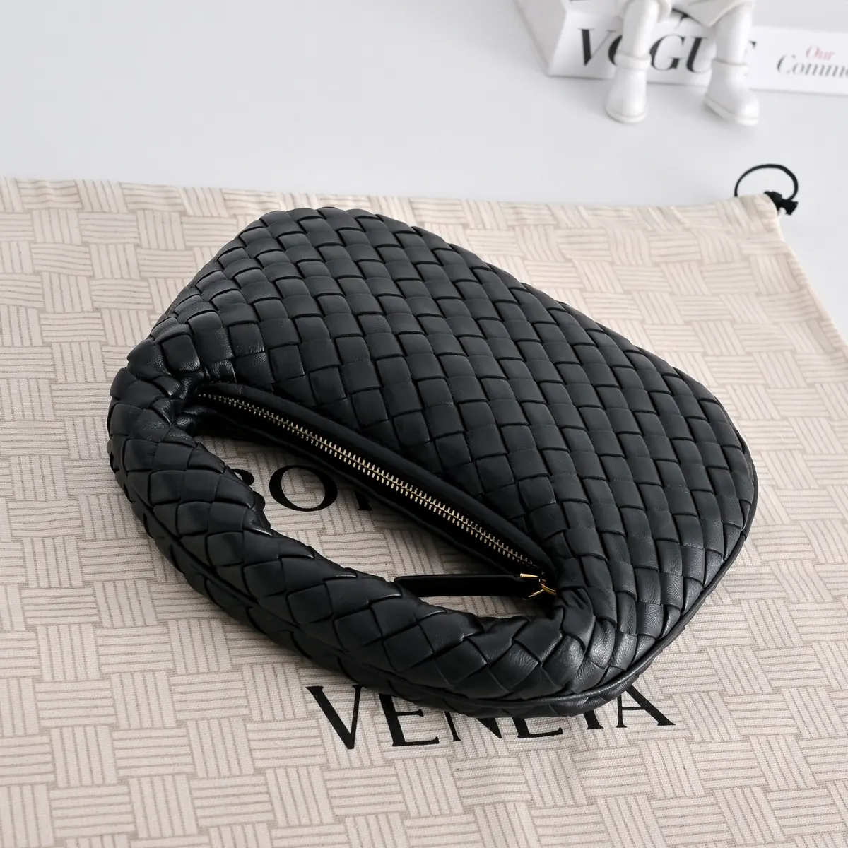 Bottega Veneta Style Pink Leather Wallet Lookbook Reference image 4