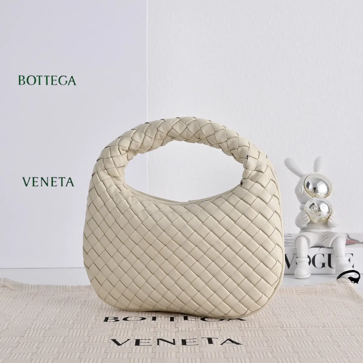 Bottega Veneta Style Pink Leather Wallet Lookbook Reference image 3