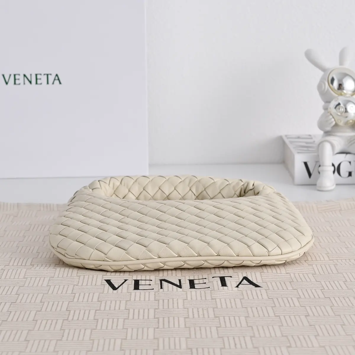 Bottega Veneta Style Pink Leather Wallet Lookbook Reference image 4