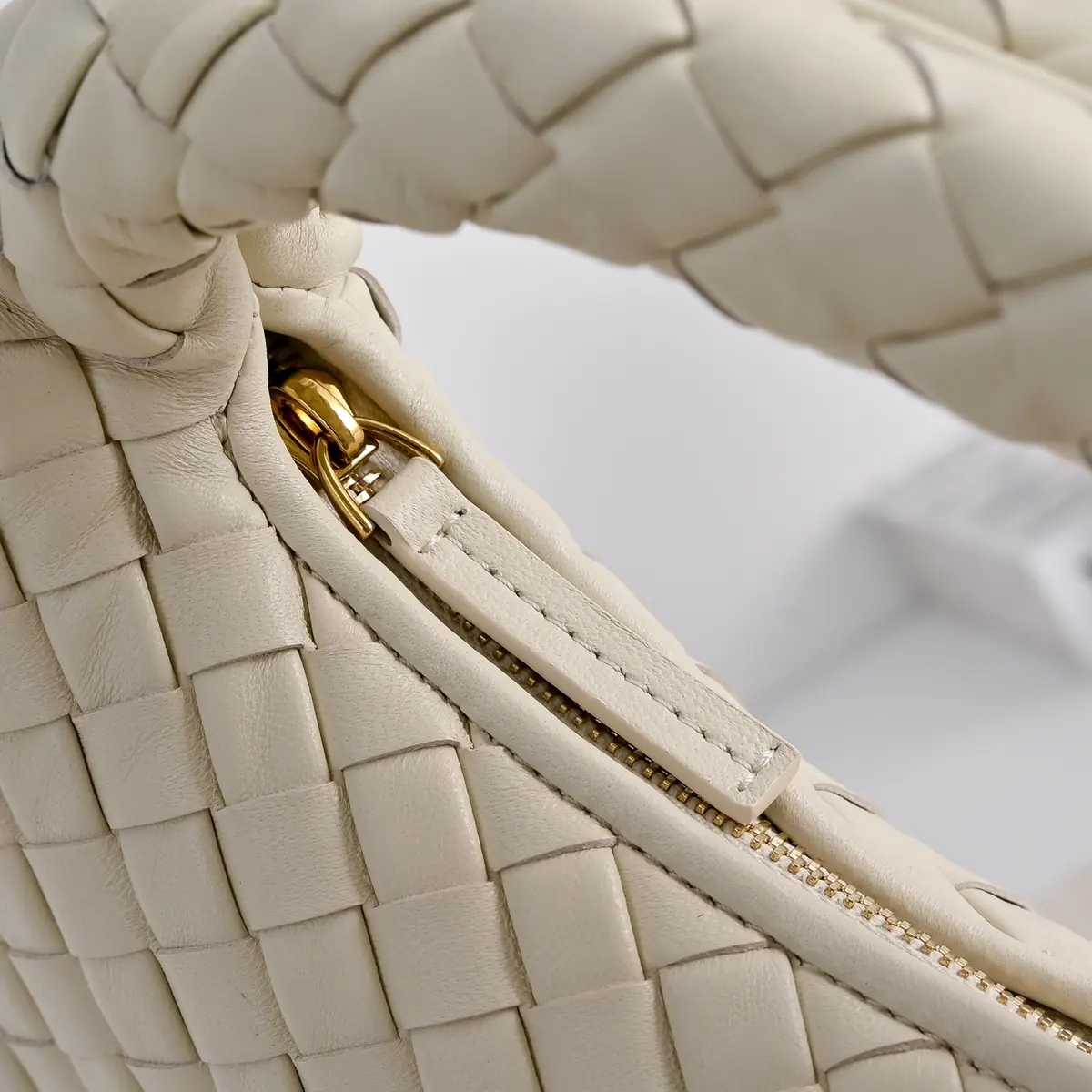 Bottega Veneta Style Pink Leather Wallet Lookbook Reference image 6